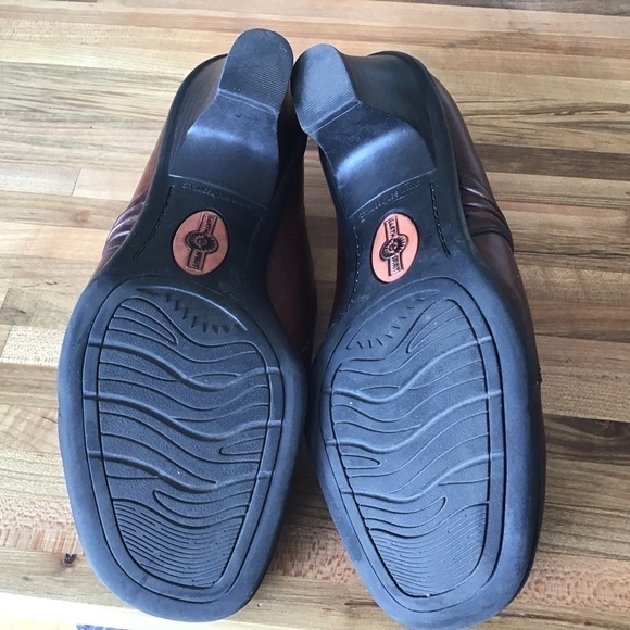 Earth Spirit Classics Emma Brown Leather Clog w/Rubber Outsoles Block Heels 7 - Picture 8 of 9